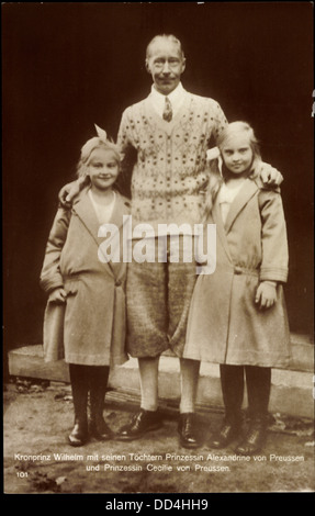 Ak Kronprinz Wilhelm von Preußen mit Prinzessin Cecilie und alessandrina; Foto Stock