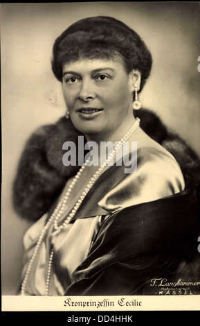 Ak Kronprinzessin Cecilie von Preußen, Perlenkette; Foto Stock