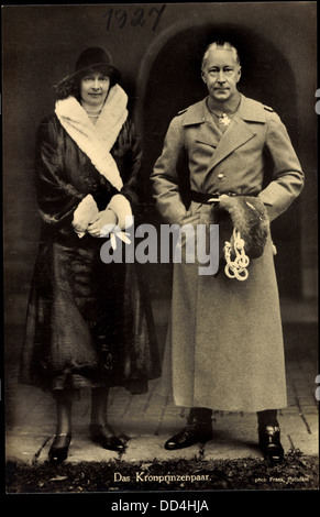 Ak Kronprinz Wilhelm von Preußen mit Kronprinzessin Cecilie; Foto Stock