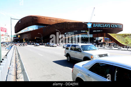 Il traffico di fronte al Barclays Center di Brooklyn, New York, Stati Uniti d'America, 25 agosto 2013. MTV Video Music Awards 2013 sono presentati presso la Barclays Center. Foto: Hubert Boesl/dpa Foto Stock