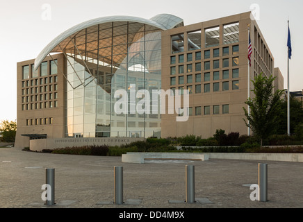 Stati Uniti Istituto di pace (USIP) edificio, Washington DC nella luce della sera Foto Stock