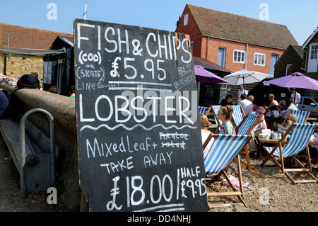Whitstable Kent, Inghilterra, Regno Unito. Pesce e chip shop da spiaggia Foto Stock