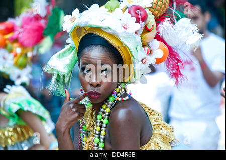 Londra, Regno Unito. 26 Ago, 2013. festaioli prendere parte alla parata annuale presso il carnevale di Notting Hill. Credito: Piero Cruciatti/Alamy Live News Foto Stock