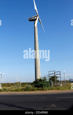 Mulino a vento farm in Nagercoil, India Foto Stock