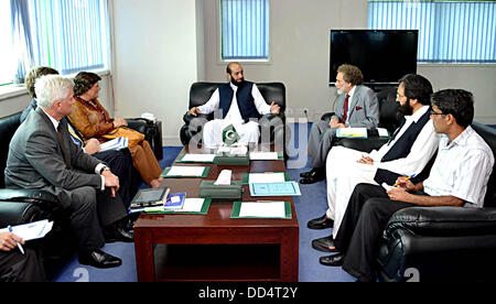 Islamabad, Pakistan. 26 Ago, 2013. Pakistans ministro federale per i religiosi e le religiose e affaris interfaith sardar muhammad yousaf parlando alla delegazione dell Unione europea sia da fierre mayaudon a Islamabad il 26 agosto 2013 la dispensa dal Pakistan informazioni departmentCredit: PID/Deanpictures/Alamy Live News Foto Stock