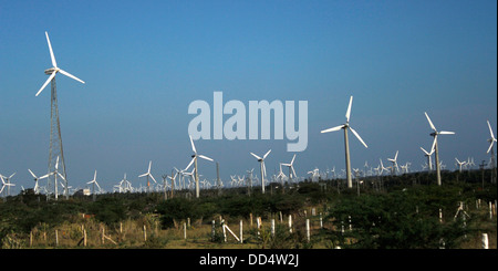 Mulino a vento farm in Nagercoil, India Foto Stock