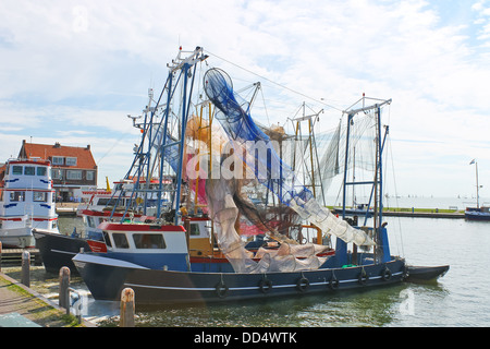 Le navi da pesca nel porto di Volendam. Paesi Bassi Foto Stock