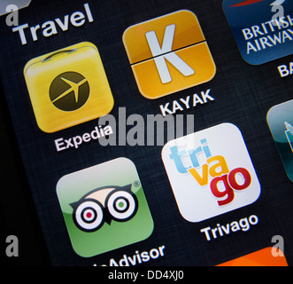 Dettaglio di molte applicazioni di viaggio su un iPhone 5 smart phone Foto Stock