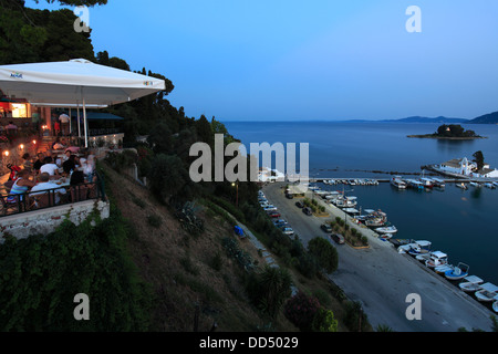 Il Monastero di Panaghia Vlahernon sull isola di Vlacherna (isola del mouse) off la penisola di Kanoni, l'isola di Corfù, Grecia. Foto Stock