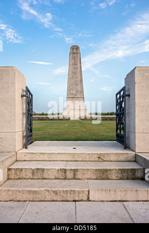 WW1 Memoriale al cinquantesimo Northumbrian Division, la prima guerra mondiale un monumento vicino Wieltje, Fiandre Occidentali, Belgio Foto Stock