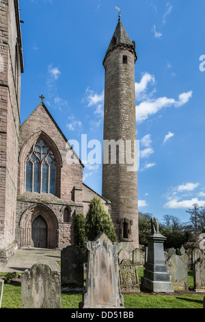 Round Tower & Cattedrale a Brechin in Angus, Scozia Foto Stock