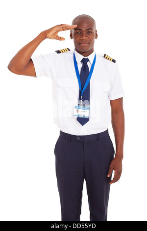 Bella compagnia aerea pilota africano salutando su sfondo bianco Foto Stock