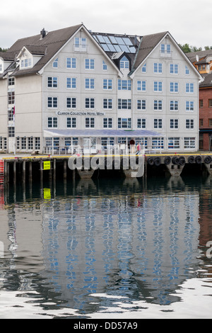 Un hotell presso il porto di Tromso Foto Stock