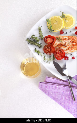 Salmone alla griglia withe limone e spezie Foto Stock