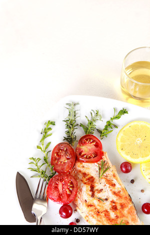 Salmone alla griglia withe limone e spezie Foto Stock