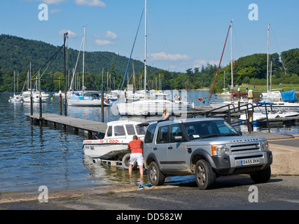 Il lancio di imbarcazione in traghetto Nab, Lago di Windermere, Parco Nazionale del Distretto dei Laghi, Cumbria, England Regno Unito Foto Stock