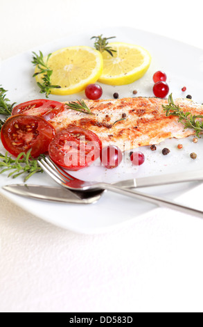 Salmone alla griglia withe limone e spezie Foto Stock