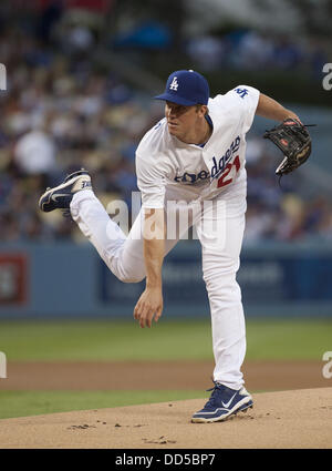 Los Angeles, California, USA. Il 27 agosto, 2013. LOS ANGELES, CA - 26 agosto: Zack Greinke #21 del Los Angeles Dodgers passi per la Chicago Cubs durante il primo inning al Dodger Stadium il 26 agosto 2013 a Los Angeles, California.ARMANDO ARORIZO. Credito: Armando Arorizo/Prensa Internacional/ZUMAPRESS.com/Alamy Live News Foto Stock
