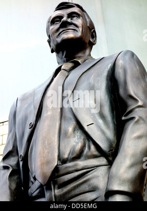 Statua di Inghilterra e Newcastle Utd manager Sir Bobby Robson presso il St James Park, Newcastle Foto Stock