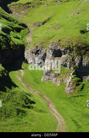 Rocce calcaree nella grotta dale gorge Castleton Derbyshire England Regno Unito Foto Stock