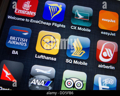 Dettaglio di molti viaggi e compagnia aerea app su un iPhone 5 smart phone Foto Stock