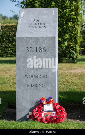 Il pilastro che mostra i numeri di vittime di pace irlandese Park, la prima guerra mondiale un monumento di Mesen / Messines, Fiandre Occidentali, Belgio Foto Stock