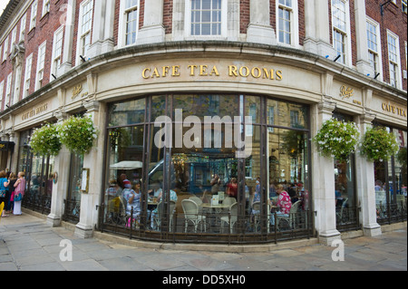 BETTYS CAFE sale da tè presso il St Helen's Square nel centro della città di York North Yorkshire England Regno Unito Foto Stock