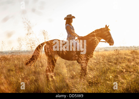 Croazia, Dalmazia, giovane donna equitazione Foto Stock