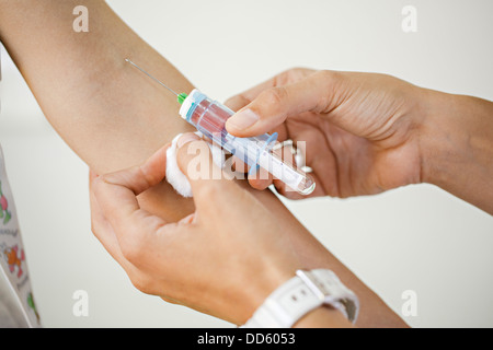 Assunzione di sangue Foto Stock