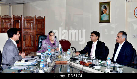 ISLAMABAD/ PAKISTAN .  27 agosto 2013 il ministro di stato per informazioni tecnologia anusha rahmand durante un incontro con il presidente ntc in pak dispensa di capitale da parte del Pakistan informazioni dipartimento   (foto di PID/Deanpictures/Alamy Live News Foto Stock