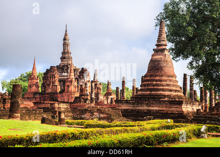 Tempio Mahathat in sukhothai historical park, provincia di Sukhothai, Thailandia Foto Stock