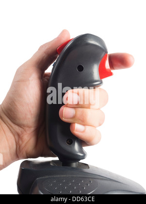 Mano utilizzando il joystick ritagliare isolati su sfondo bianco Foto Stock