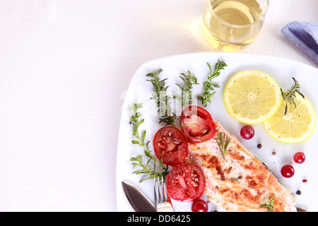 Salmone alla griglia withe limone e spezie Foto Stock