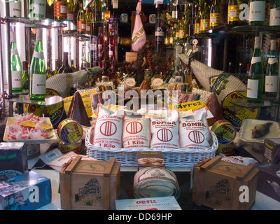 Lo spagnolo Specialty Foods SHOP VISUALIZZAZIONE FINESTRA DI LA CORUNA Galizia Spagna Foto Stock