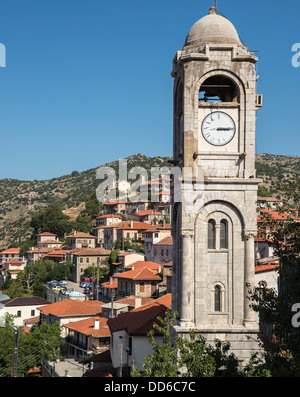 Il villaggio di Dimitsana sul bordo del Lousios gorge, Arcadia, Peloponneso centrale, Grecia. Foto Stock