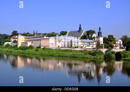 Norbertine convento e la chiesa di Sant'Agostino e di San Giovanni Battista presso il fiume Vistola a Cracovia, Polonia Foto Stock