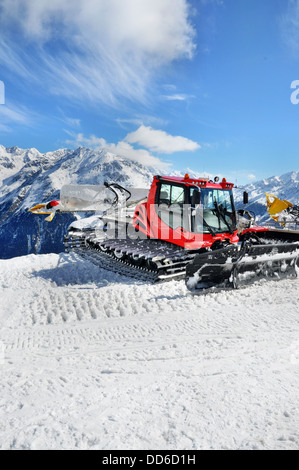 Snow toelettatore in Alpi Otztal in Austria vicino a Solden ski resort Foto Stock