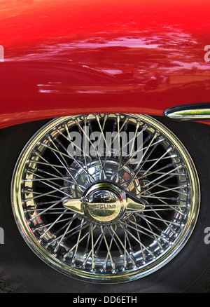 E Jaguar tipo di ruota a raggi. Classic British Auto sportiva Foto Stock