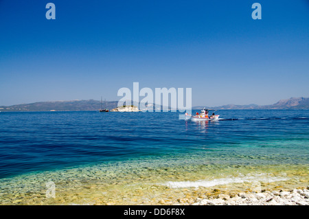 In barca da pesca Fanari, Atherinos Bay, Meganisi, Lefkada, Isole Ionie, Grecia. Foto Stock