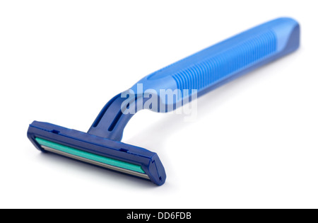 Plastica blu rasoio usa e getta isolato su bianco Foto Stock