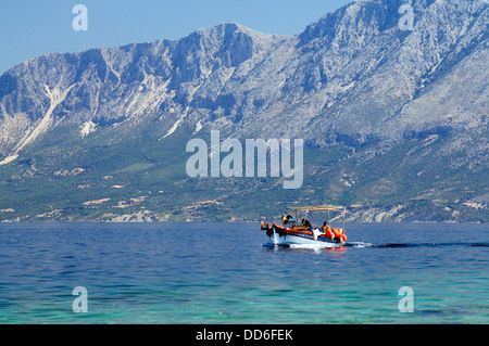 In barca da pesca Fanari, Atherinos Bay, Meganisi, Lefkada, Isole Ionie, Grecia. Foto Stock