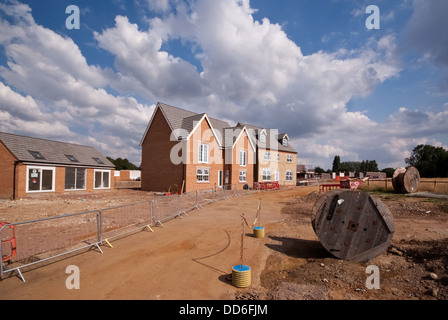 Sito di costruzione di nuove case in costruzione Northamptonshire Regno Unito Inghilterra Foto Stock