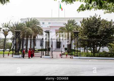 Dakar, Senegal. Protezioni presidenziale di fronte al Palazzo Presidenziale. Cambio della Guardia. Foto Stock