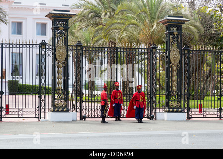 Dakar, Senegal. Protezioni presidenziale di fronte al Palazzo Presidenziale. Cambio della Guardia. Foto Stock