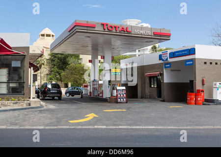 Dakar, Senegal. Moderna stazione di gas. Foto Stock