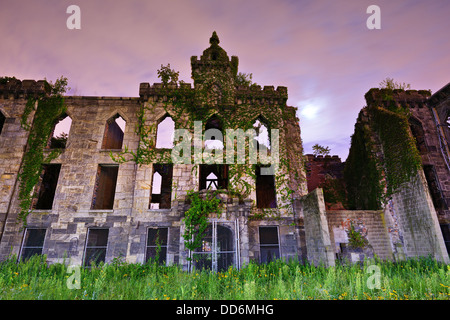 Rovine dal vaiolo ospedale a Roosevelt Island in New York City. Foto Stock