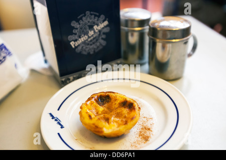 Pastel de Nata è un uovo portoghese tart pasticceria, Lisbona, Portual, Europa Foto Stock