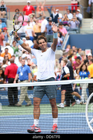 New York, Stati Uniti d'America. 26 Ago, 2013. US Open al Billie Jean King Tennis Center di Flushing Meadows, NY Agosto 26, 2013: Rafael Nadal ( ESP ) reagisce durante il primo turno degli US Open al Billie Jean King Tennis Center di Flushing Meadows, NY Credit: Azione Plus sport/Alamy Live News Foto Stock