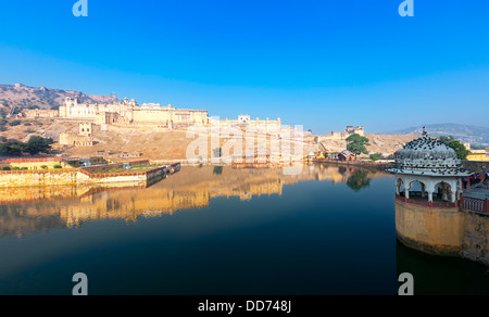 Lago Maota e forte di Amber a Jaipur, Rajasthan, India, Asia Foto Stock