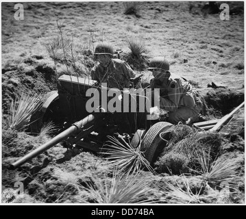 Un cannone anticarro da 37 mm si trova a Camp Carson in Colorado, un sito di addestramento militare utilizzato durante la seconda guerra mondiale. Il cannone faceva parte dell'arsenale utilizzato dalle forze statunitensi per la difesa anticarro e l'addestramento. Foto Stock